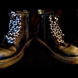 DR. MARTENS JUNIOR 1460 WATERPROOF LEATHER BOOTS size 12 unisex